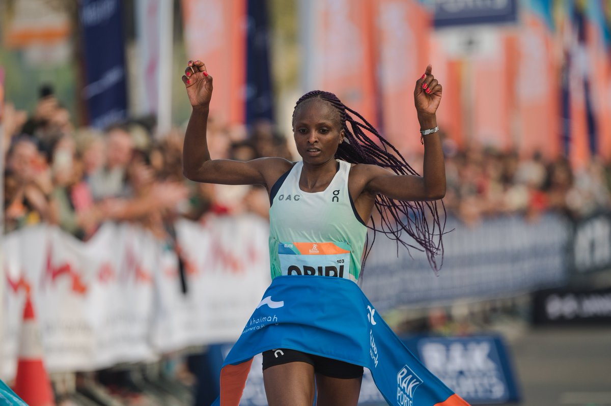 AthleticsWeekly's tweet photo. ICYMI, Hellen Obiri, the 2019 world cross country champion, won today's RAK Half in a swift 65:05. #RAKHalf https://t.co/LGB7wJJFoB