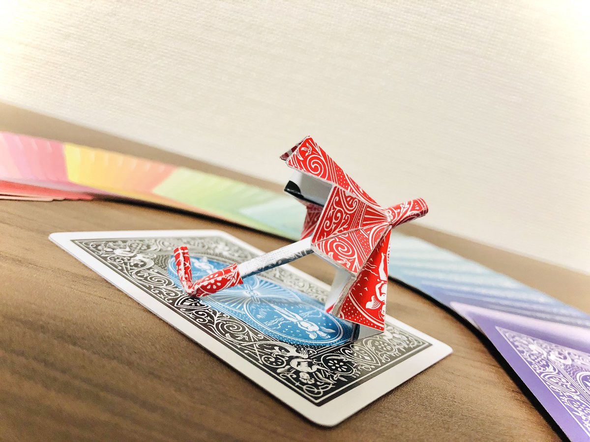 Loop09kowa's tweet photo. - Playing Cards Art -
　　　
「雨上がりの傘🌈」

トランプのみで製作した作品です♠︎❤︎♣︎♦︎

#トランプ
#playingcards
#マジック
#トランプアート https://t.co/3tDJu6GWBe