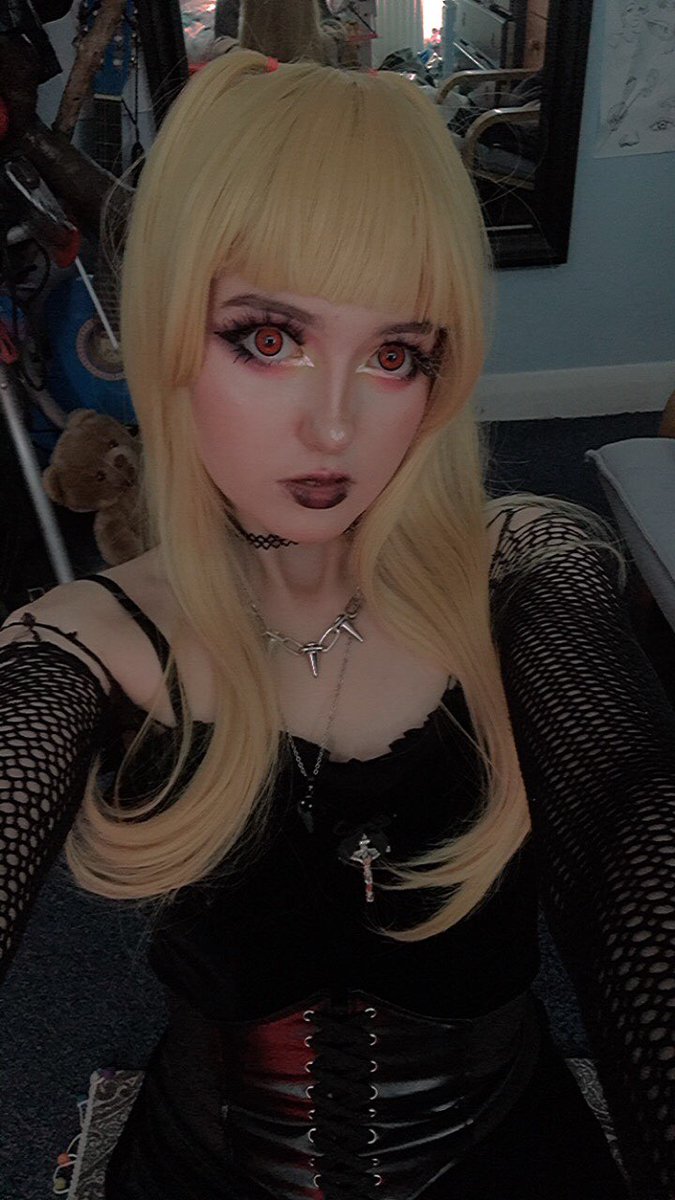 Void__Zer0's tweet photo. Some bonus photos from my Misa cosplay~ #misaamane #deathnote #cosplay #feminineguy https://t.co/5nViCv12g8