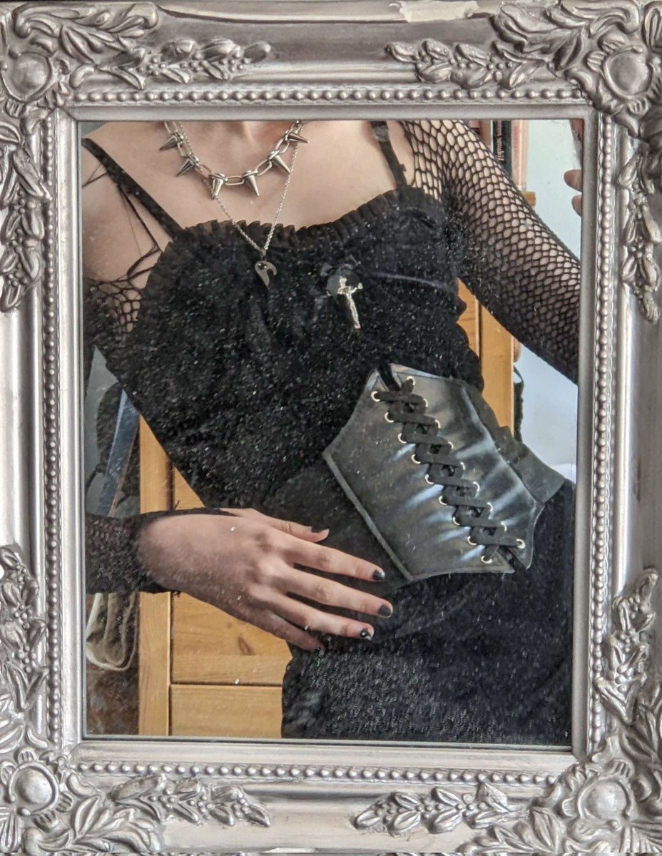 Void__Zer0's tweet photo. Some bonus photos from my Misa cosplay~ #misaamane #deathnote #cosplay #feminineguy https://t.co/5nViCv12g8