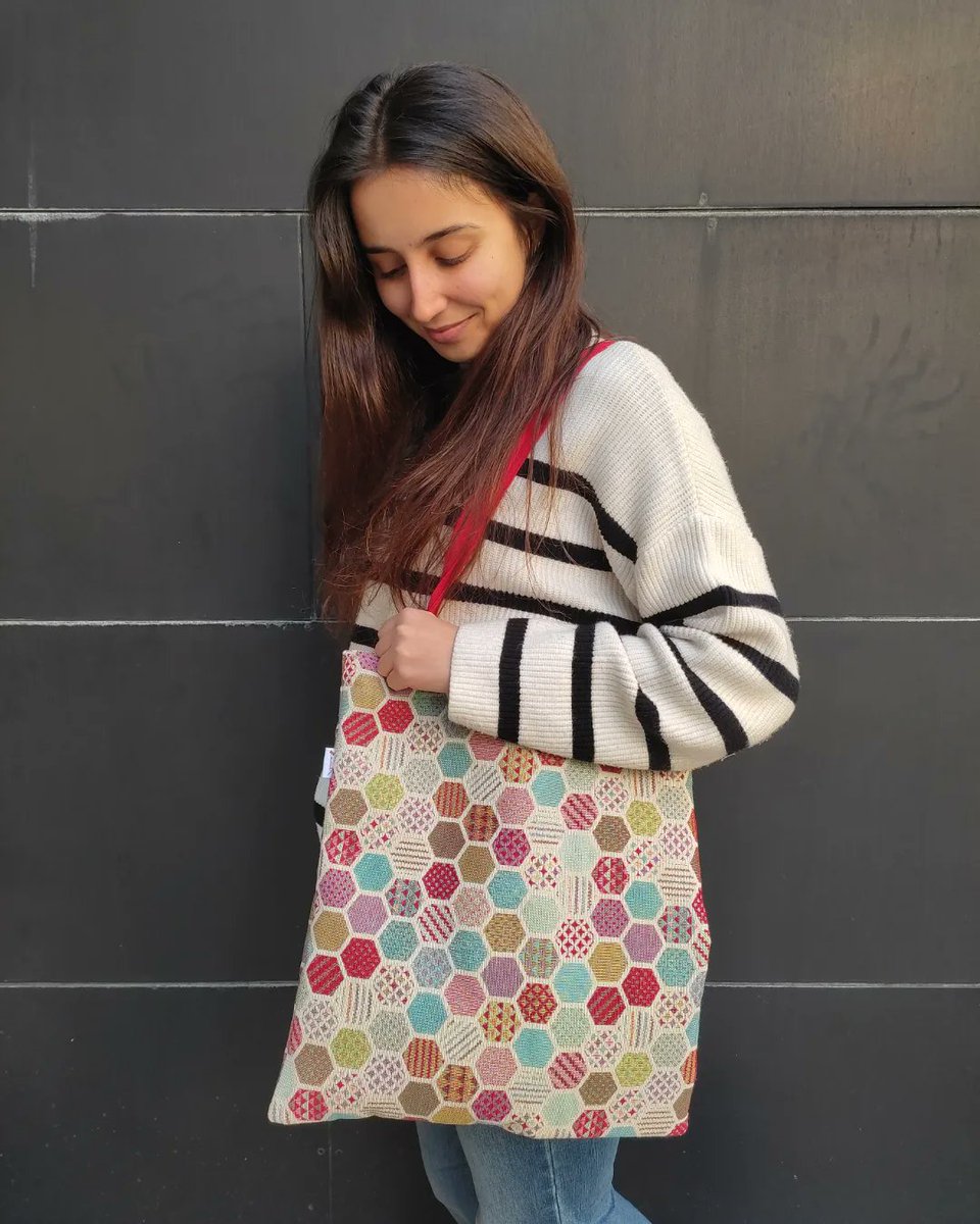 saumavel_'s tweet photo. Tote bag RUSC

#saumavel #fetamà #handmade 

#totebag #RUSC #diy #bossa https://t.co/vFWSbxevLY