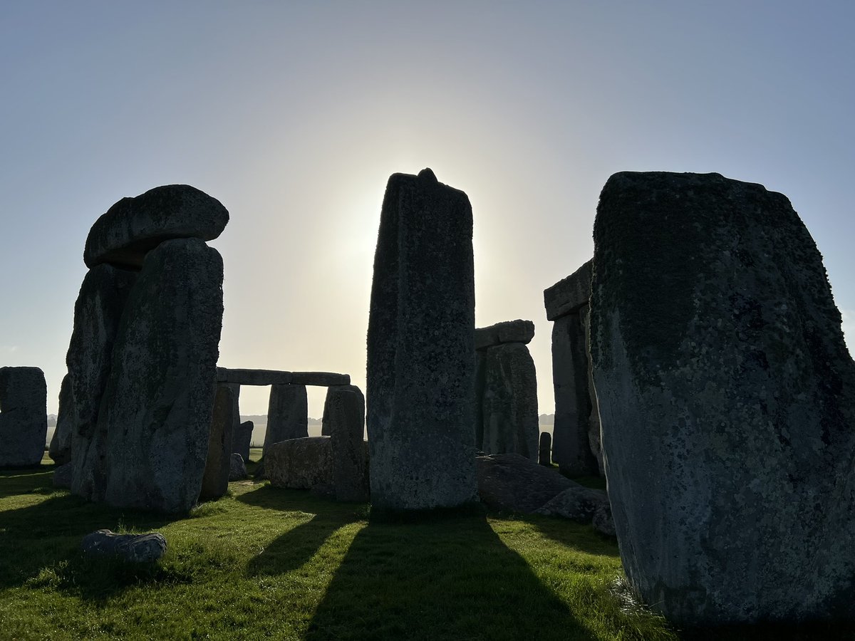 ST0NEHENGE's tweet photo. Sunrise at Stonehenge today (18th February) was at 7.15am, sunset is at 5.25pm 🌥️ https://t.co/x2d8CZiKSf
