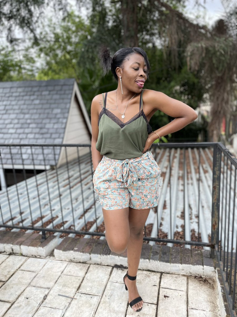 MerllinahRavele's tweet photo. Nice weather for shorts😌😌🖤 https://t.co/oip0FOPFyo
