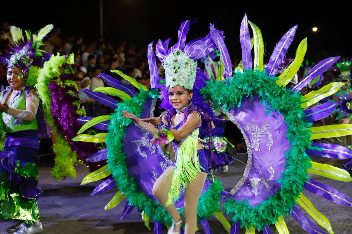 ¡En compañía de cientos de familias vivimos el #CarnavalDeMérida2023!

Un gusto asistir a la inauguración de las actividades de Ciudad Carnaval, el cual se realiza para que locales y visitantes nacionales e internacionales puedan vivir #LaFiestaDeLaCiudad