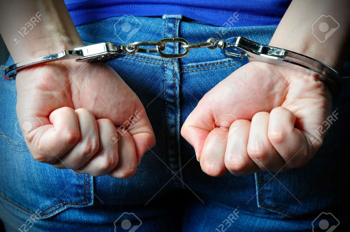 PoliciaMairena's tweet photo. Entre ...
✅Pasacalles🎭 
✅Chirigotas🎼
✅Intervenciones en los 📚📒
✅Control del📵 
✅Servicio de vigilancia
#TuPolicía, gracias a una persona #Maravillosa que nos ☎️detenía in fraganti a dos personas robando en el interior de una vivienda de #Cavaleri
Otro más la noche antes https://t.co/pGHrlSAS1a