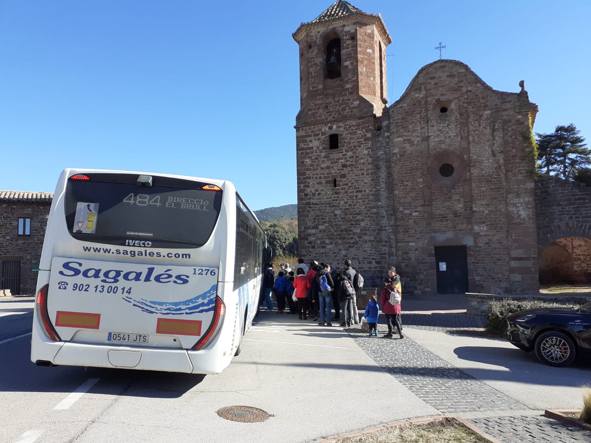 diba's tweet photo. Després de la gran afluència de vehicles de la setmana passada, aquesta es controla accés al @montseny amb @mossos, @transit i personal del parc i municipal. Evitem conductes incíviques a la zona #Collformic i col·lapse BV-5301. Agafa el #busparc #CivismeAlsParcs #som311 #ODSDiba https://t.co/FCvzZAo1cC