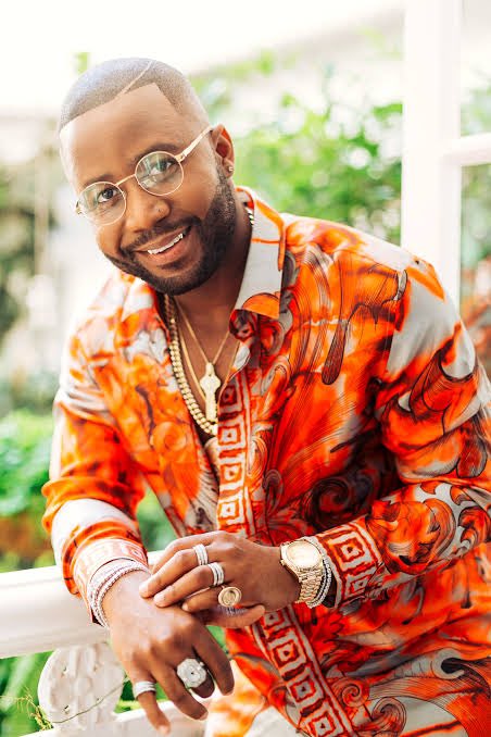 sewelankoana's tweet photo. Now I finally understand why Cassper always brags and AKA wasn’t a show off.AKA grew up with money,went to a good school and had millionaire friends. now it all makes sense. https://t.co/Oq04aVkUtK