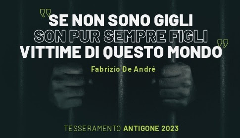 AntigoneOnlus's tweet photo. Oggi compiamo 32 anni. Siamo nati lo stesso giorno in cui nacque Fabrizio De Andrè.
Abbiamo scelto una sua frase per accompagnarco, una frase che da senso al nostro agire: costruire una pena che non sia vendetta, ma sappia capire e cercare fino in fondo. https://t.co/JbjhlQGDxU