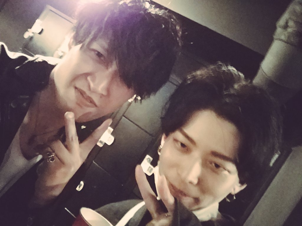 T0m0k17's tweet photo. 最近前に対バンしてた人達と再会することが多くて楽しい！
懐かし過ぎた笑 https://t.co/sZqiKTuJK3