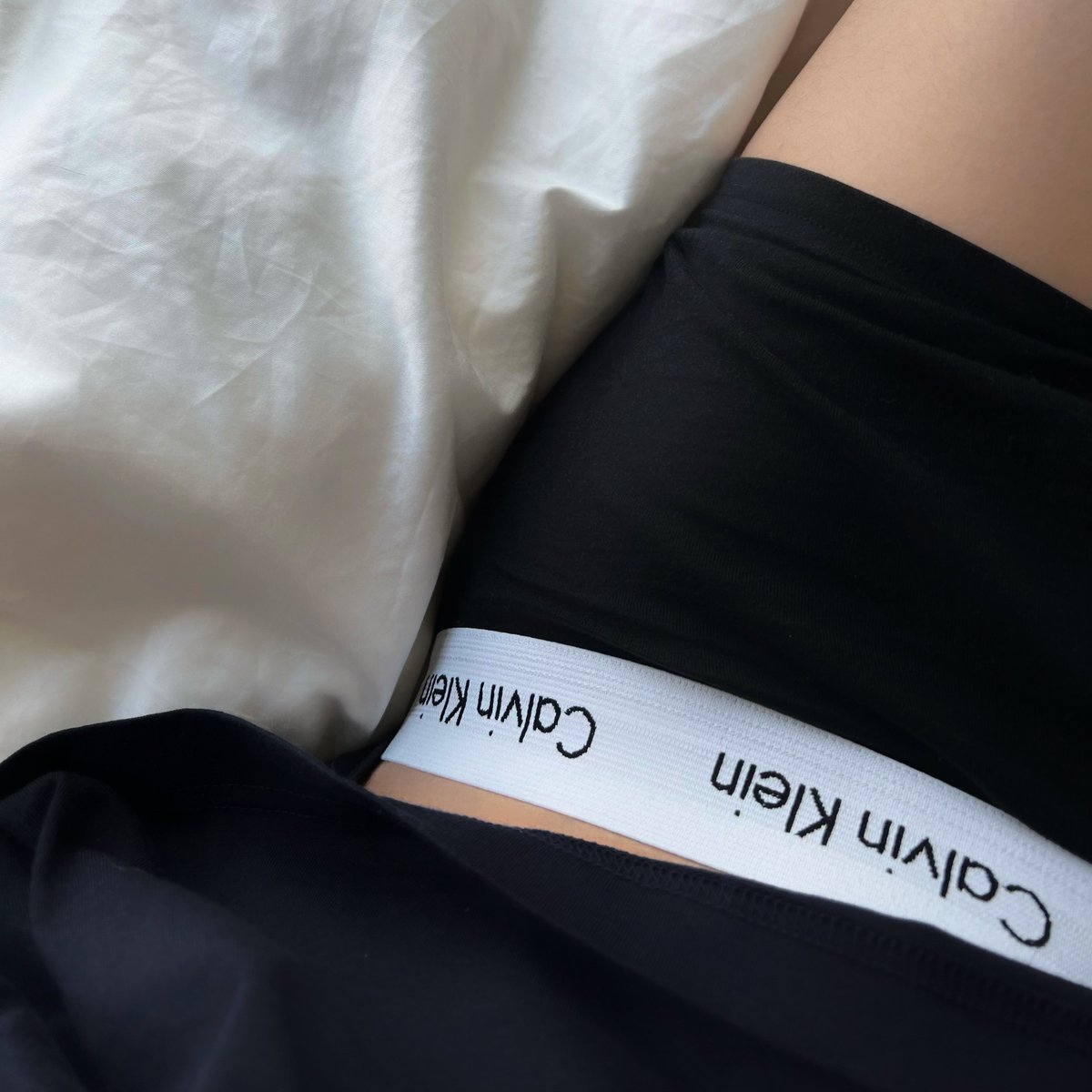 got_____'s tweet photo. มาป้ายยากางเกงใน Calvin Klein รุ่นนี้ใส่สบายมากกก ชอบความขอบโลโก้คลาสสิก ดูมินิมอลเท่สุดๆ ถ่ายรูปออกมาเซ็กซี่มาก ผ้านุ่มนิ่มเบาสบายแนะนำเลย ซื้อตอนลดนี่แบบคุ้มมากกกก ไปตำ 🥺👍🏻 https://t.co/CKBndTGDwa