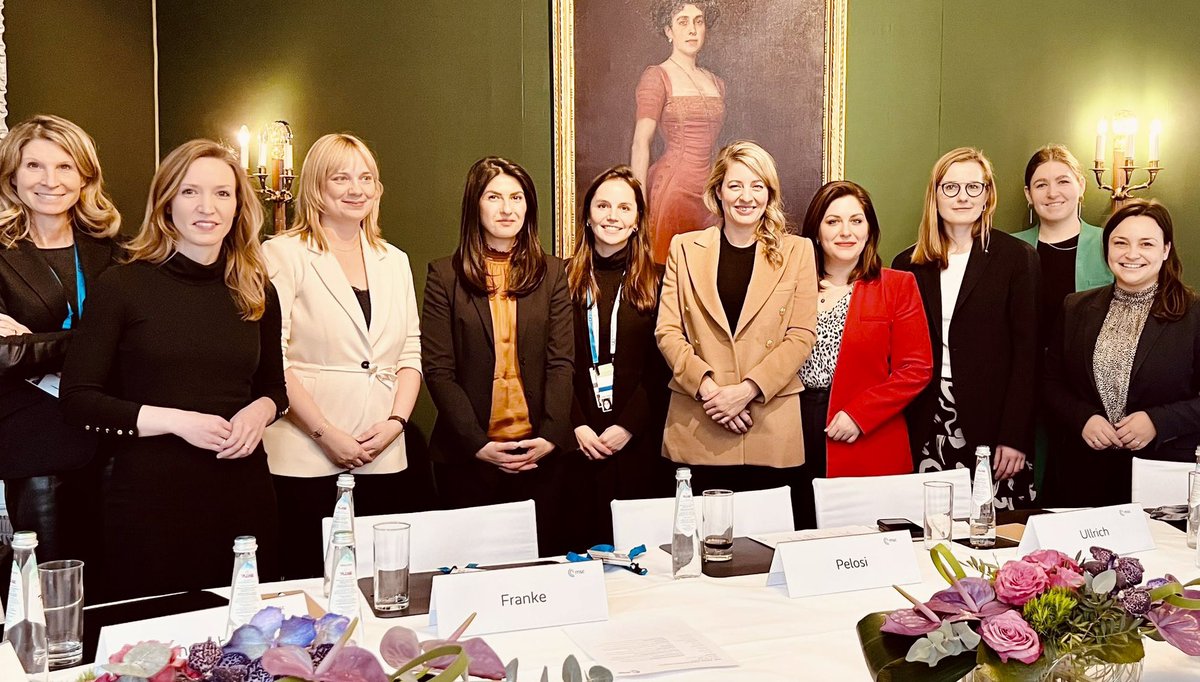 MichaelBroecker's tweet photo. Vor einem Jahr habe ich den Männer-Lunch der Wirtschaft auf der MSC fotografiert, heute besetzen die Frauen 50%aller Podien und dominieren Side Events/Diskussionen. Gut so! #msc2023 @MSCheusgen #Zeitenwende https://t.co/iDKWYNlIZh