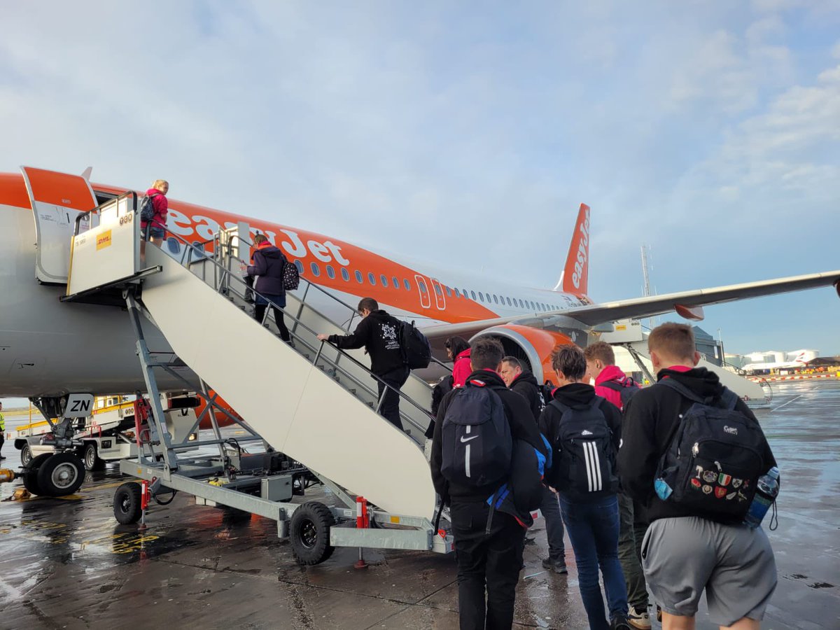 MarpleExplorers's tweet photo. All aboard……next stop Italy 🇮🇹 🎿 https://t.co/xUt9BCVpab