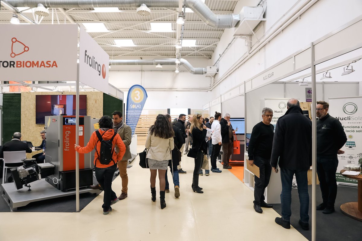 fecsvic's tweet photo. 🟢 Dissabte, tercer i últim dia de @fecsvic 

- Gran àrea d’exposició comercial
- Tallers i demostracions en directe
- Jornades tècniques 
- Exposicions 

Fins a les 19 h a l’espai firal El Sucre de #Vic 

👉🏼 Programació a https://t.co/tn8f9vJ4ac 

#fecsvic #fecs #osona https://t.co/RGAN9PbPmR