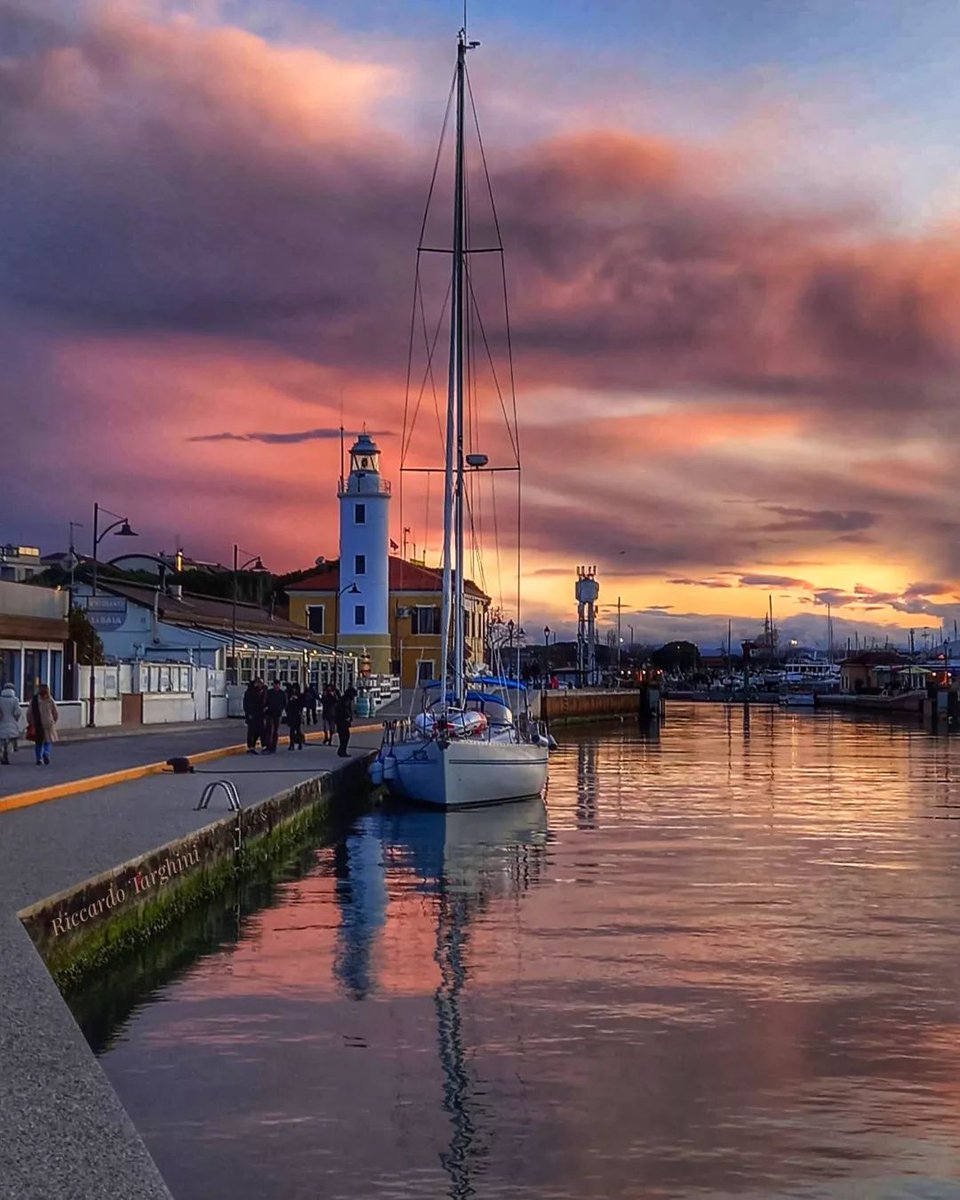 turismoER's tweet photo. I riflessi del cielo sul mare, emozione di Romagna ❤️
Ph. @riccardotarghini | #inEmiliaRomagna #ItalianVillages #Cesenatico https://t.co/ulfqduWnnc