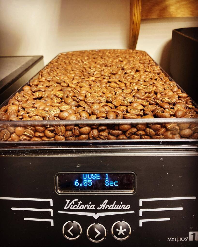 Arch_Coffee's tweet photo. Hoppers are full of @3fecoffee LA ILLUSION washed Bourbon from El Salvador. Being served now in our shops. #coffee #waterford #3fe #archcoffee #artisancoffee https://t.co/B1cdJlZz26 https://t.co/P1yjpKN9Ja