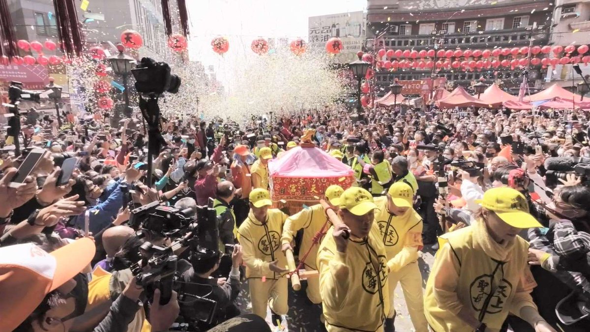 TaiwanTodayJP's tweet photo. 台湾の媽祖信仰を代表する宗教行事の一つ、白沙屯拱天宮の媽祖巡礼の一行が17日午前、目的地である雲林県の北港朝天宮に到着しました。

📸雲林県

☟TAIWAN TODAY日本語版公式サイトで全文を読む
https://t.co/Y4ZnCOS24c https://t.co/1Kbc2FaG6B