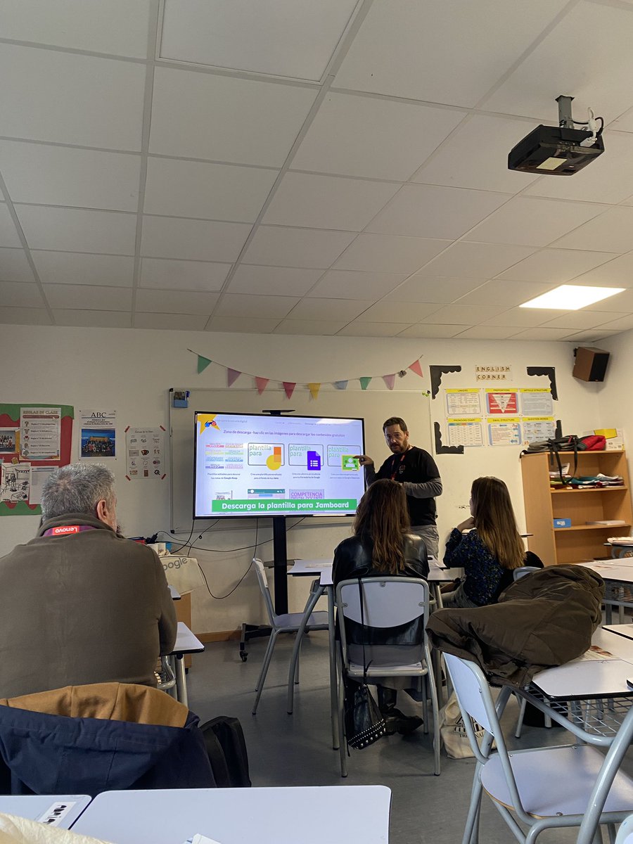 Aprendiendo con mis compis <a href="/eboadacollado/">Enrique Boada</a>  y <a href="/PalomaNezdeTor1/">Paloma Núñez de Torre</a> a sacar el máximo partido de Google Jamboard en esta  super formación!! Gracias Toño! <a href="/acercatepro/">Toño Acércate Formación Profesores</a> <a href="/GEGSpain/">GEG Spain</a> #GEGcumple10