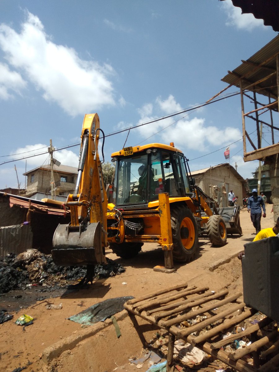 KenyanReg's tweet photo. "Huyo ni dame anaendesha tinga?" 💕 Love ❤️ it..... Who run the world????#Girls #GirlsInConstruction #KiberaGreenStreets @TessNduta @KDI_Kenya @047County @PriscaOkila5 @pascalkipkembo1 @Ibrahim48661036 @Nice_wakio @barbara_annelyn @osaclemencia @kezia_ojal @chebet_shirley https://t.co/oB9bnC3ehc