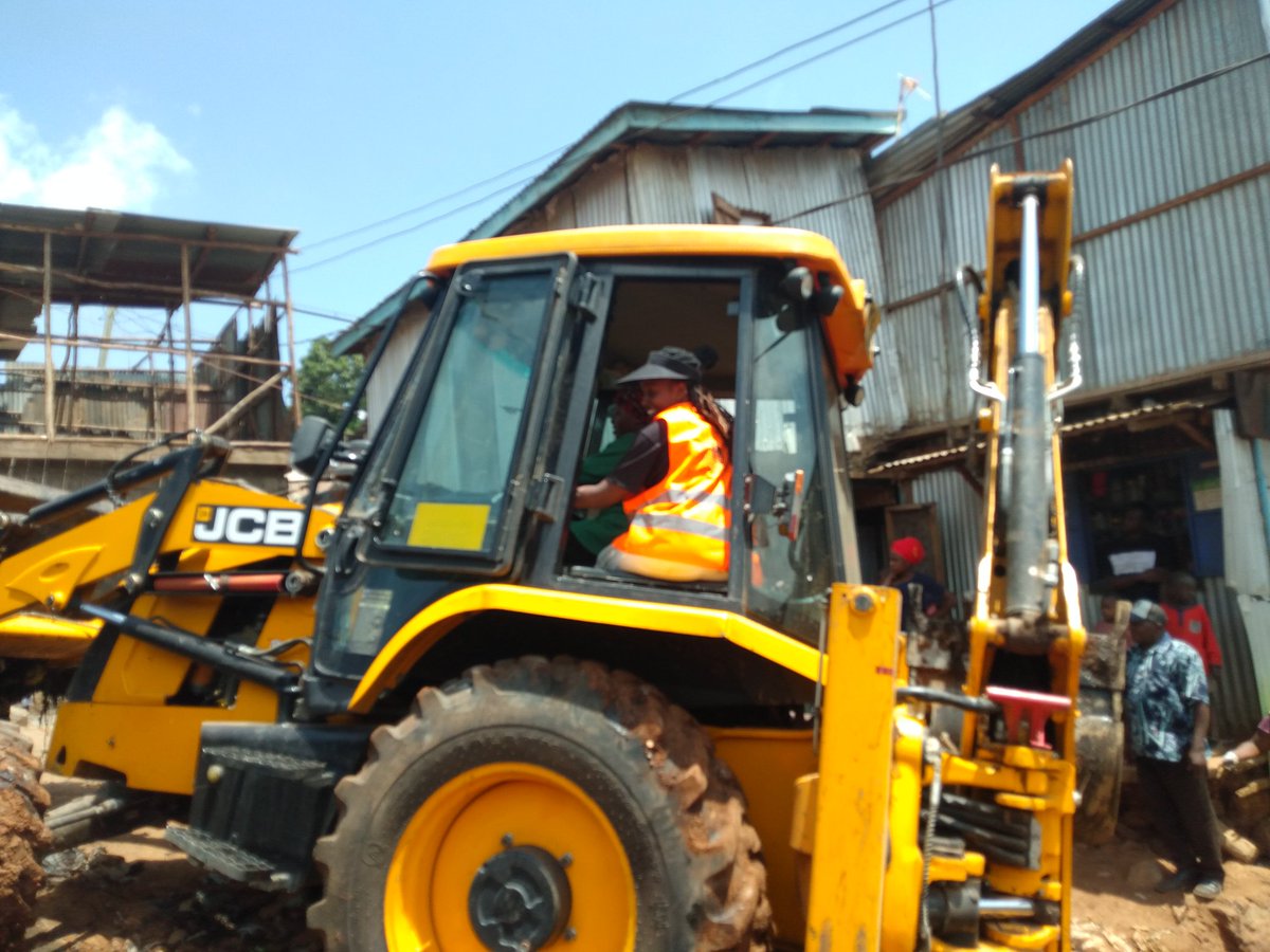 KenyanReg's tweet photo. "Huyo ni dame anaendesha tinga?" 💕 Love ❤️ it..... Who run the world????#Girls #GirlsInConstruction #KiberaGreenStreets @TessNduta @KDI_Kenya @047County @PriscaOkila5 @pascalkipkembo1 @Ibrahim48661036 @Nice_wakio @barbara_annelyn @osaclemencia @kezia_ojal @chebet_shirley https://t.co/oB9bnC3ehc