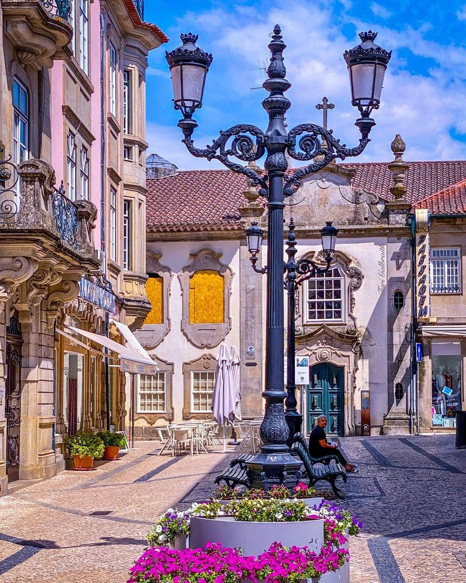 No coração da Beira Alta as portas estão sempre abertas a todos aqueles que desejam experienciar este apaixonante destino de excelência que é a cidade de Viseu 🤍

📷@turigaltravels
@MunicipioViseu 

#visitportugal #viseu #visitviseu #centrodeportugal #turismo #tourism #portugal