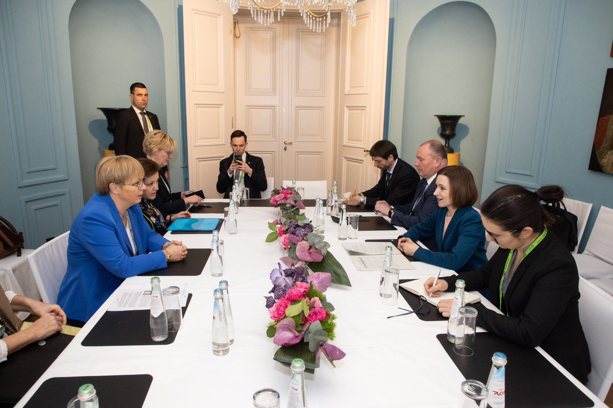 sandumaiamd's tweet photo. Delighted to meet 🇸🇮 President @nmusar in Munich. We discussed how we can strengthen political dialogue and deepen 🇲🇩-🇸🇮 ties.

Looking forward to exploring new opportunities for partnerships and knowledge-sharing with #Slovenia. https://t.co/aIWkqLaUEa
