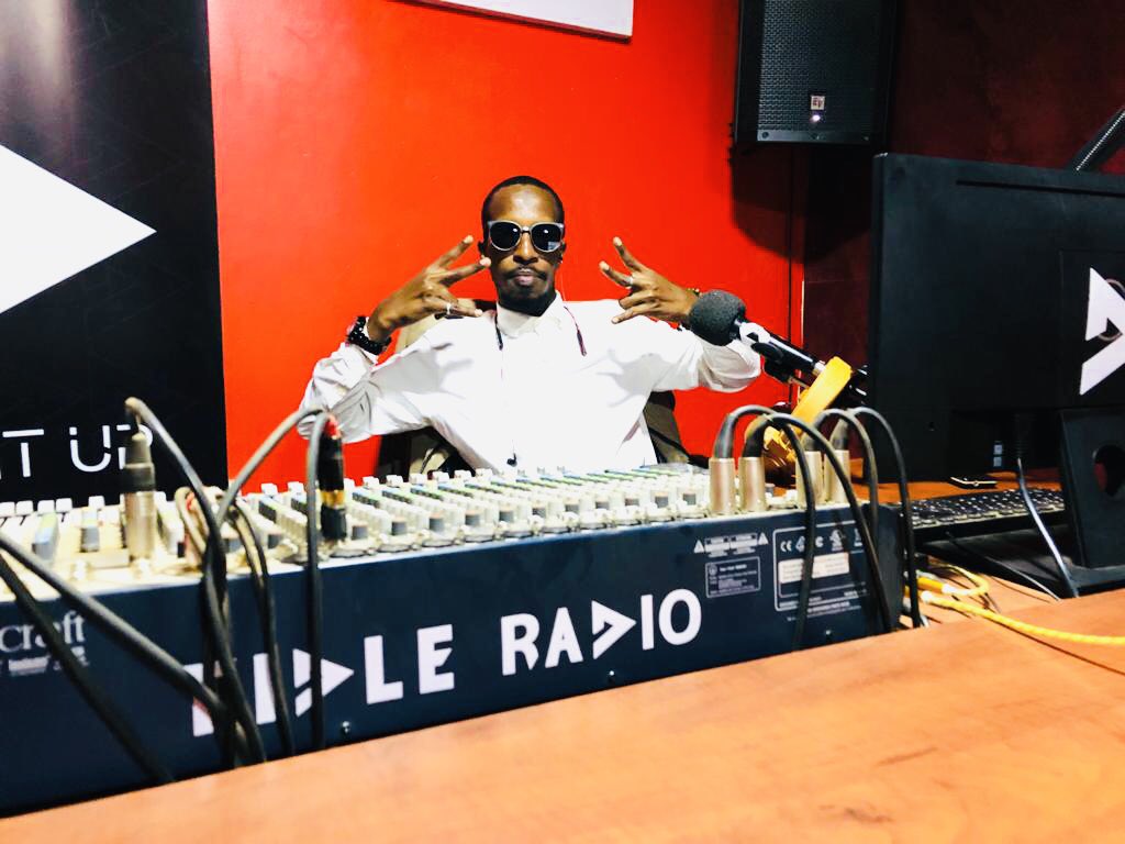 TidleRadio's tweet photo. What’s the latest in the Hiphop/Rap scene? We have @BantuHuman to take you through all of that &amp; more, on #BarzForLife

Stream live: https://t.co/iCPdWmjdQb

#LiveItUp🚀 https://t.co/rlEYPEq32T