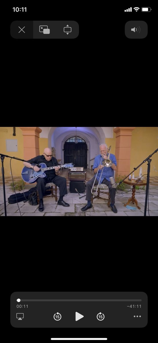leafriessner's tweet photo. Full video in 4K &amp; HQaudio out Now! https://t.co/gpiG6FiVOo                 #musicvideo #jazz #guitar #trombone #karlratzer #edneumeister #psimusic #castlesmadeofsound #musicoutside #jazztwitter #austria #jazzmusic #duo #improvisation #4K https://t.co/saXnTRMjxR