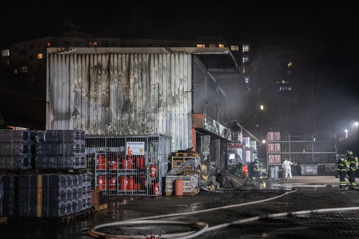 Nach #Großbrand in #Steilshoop - Schaden geht in die Hunderttausende 

Foto: BlaulichtNews