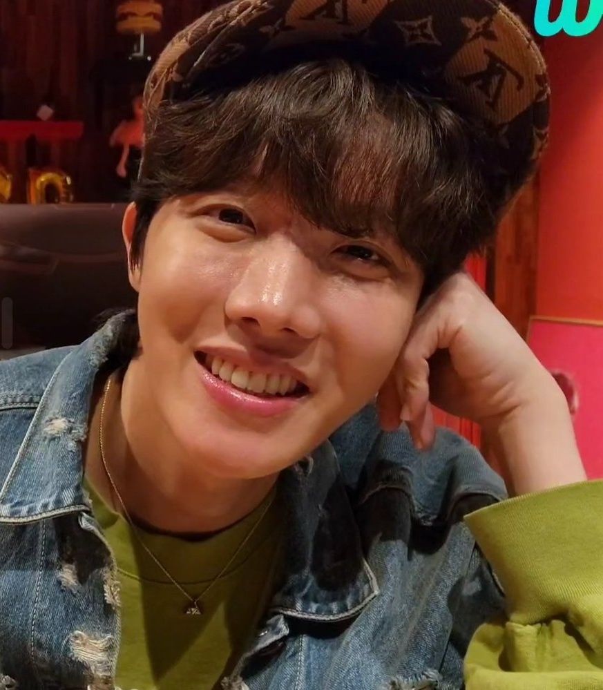 luvlyminies's tweet photo. 🖇️ #miniegives ~ [ ph giveaway ] !! 
💫 it's valentine's and hobi's b-day giveway 

Rules !
3 winners 
🫶🏼 follow me, rt and like
🫶🏼 tag moots 
🫶🏼 for 3J ( mimi, koo and hobi ) enthusiasts 
🫶🏼 reply fave pics of either mimi, koo and hobi
🫶🏼 sf is on me 
🫶🏼 ends on feb 28 or so https://t.co/IRUL4mxPXO