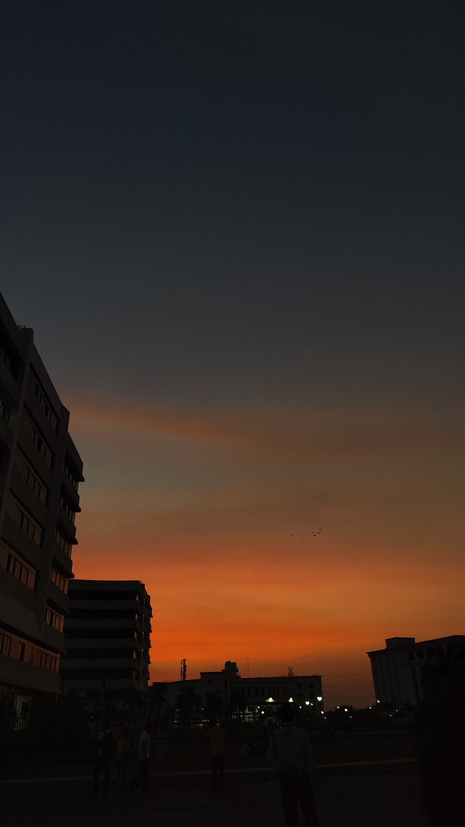 asrithh's tweet photo. golden hour 🫶🏽🧡
#sunset #evening #goldenhour https://t.co/8I25U0pw4l