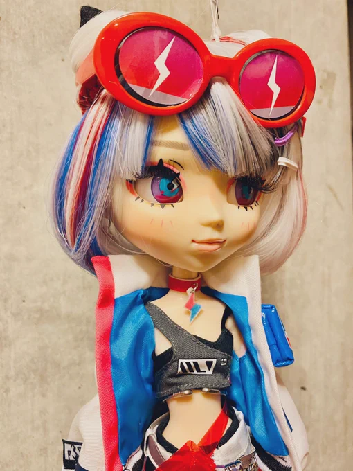 ファッションドールPullipとコラボさせて頂いたドールのエレナが家に来ました髪型や細かい自由にアレンジできるのが楽しい…! 