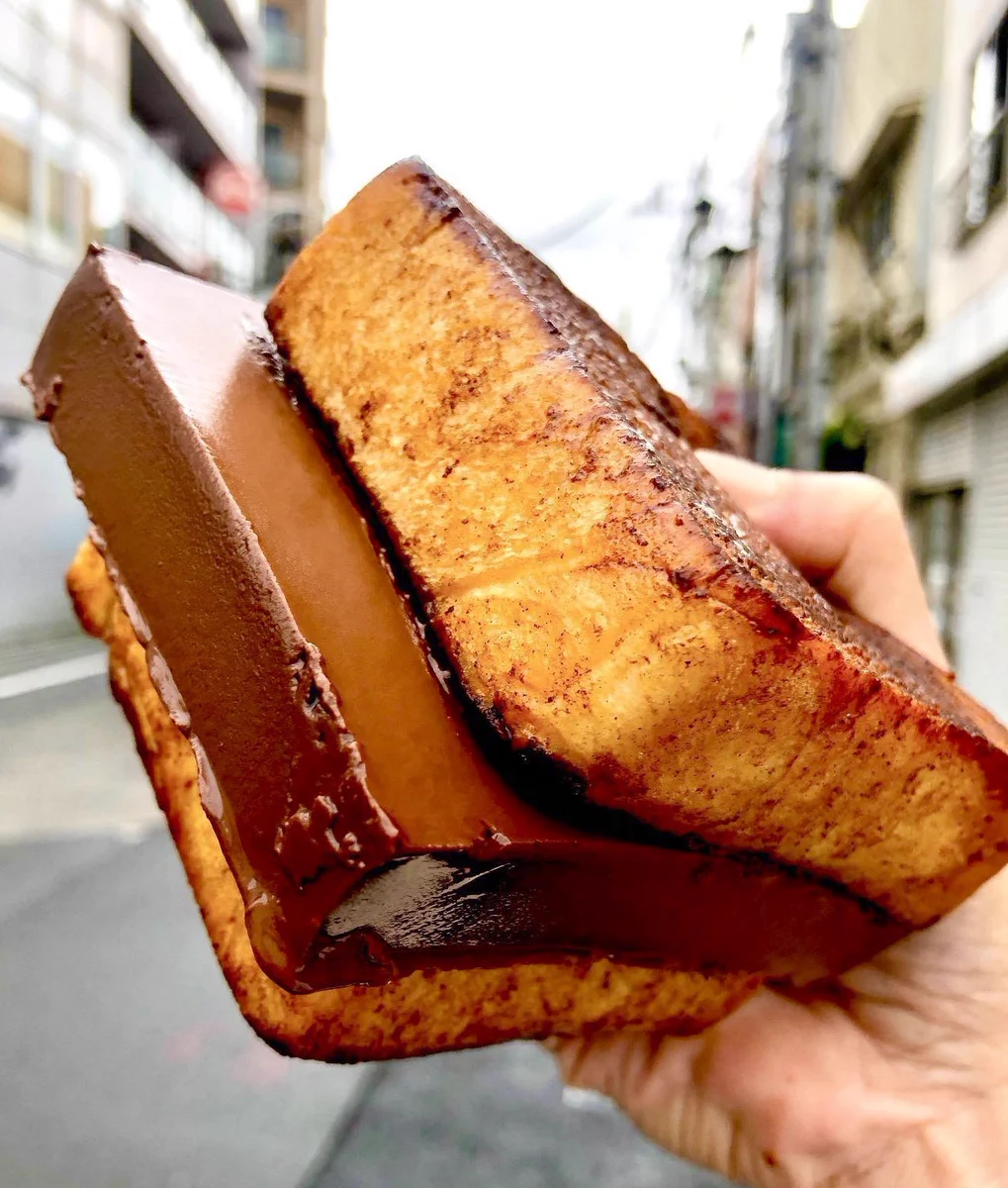パンよりはみ出ちゃってる！ショコラテリーヌのサンドが三茶で食べられる！