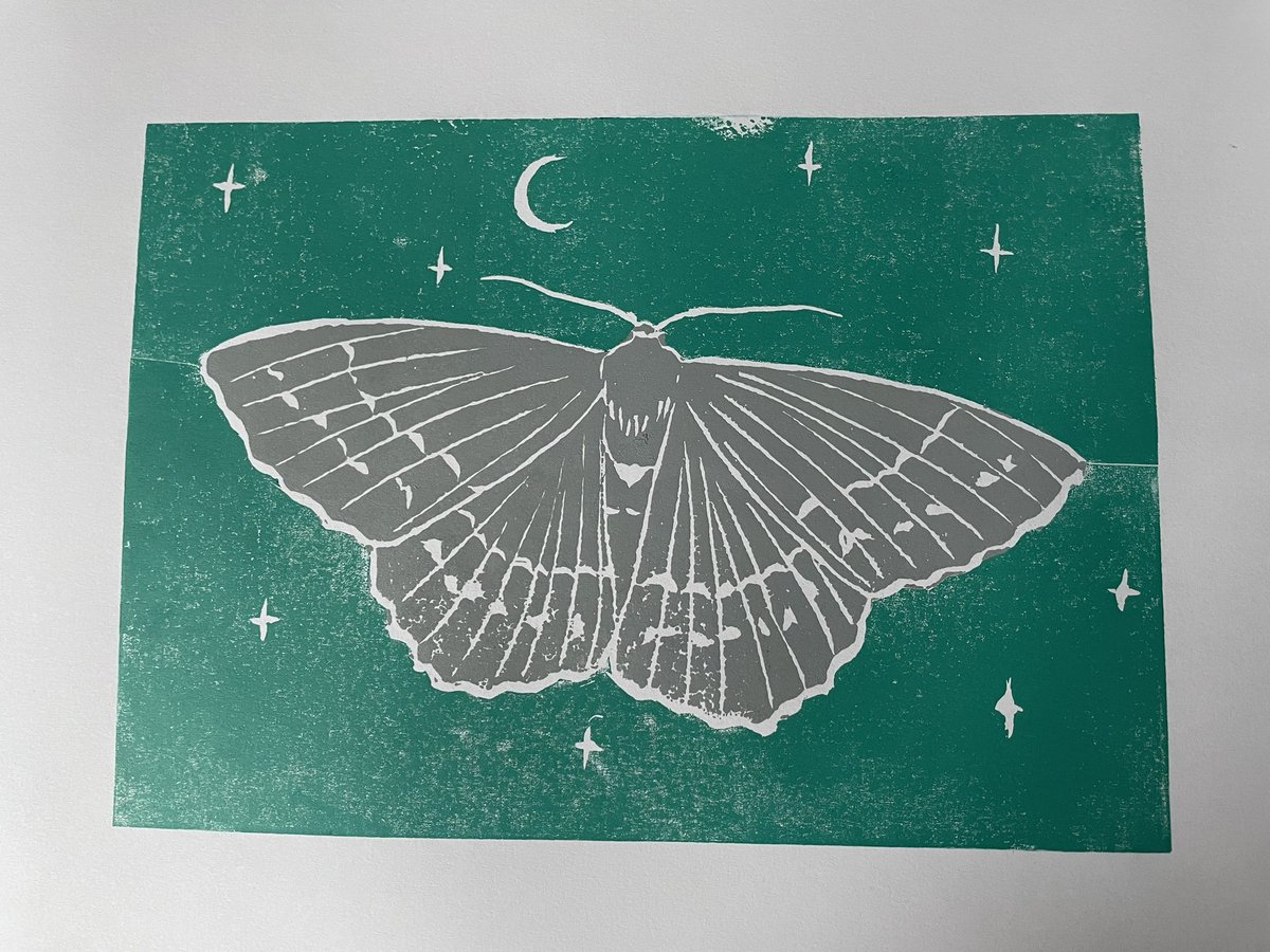 KatharineOrton's tweet image. More printing! I just can’t stay away. Lino this time, and apart from the perpetual thumb print at the top I’m really pleased with these little moth dudes! #linoprinting #moths