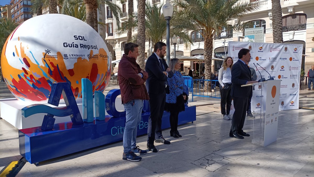 Acecova's tweet photo. #Acecova continúa con su apuesta para acercar el mundo gastronómico y turístico a las personas afectadas de enfermedad #celíaca. Para ello, el Presidente de Acecova, asistió ayer en #Alicante a la presentación de la Gala de los #SolesRepsol https://t.co/KjEu1zzk33
@FACEceliacos https://t.co/lLn0iZlEf5