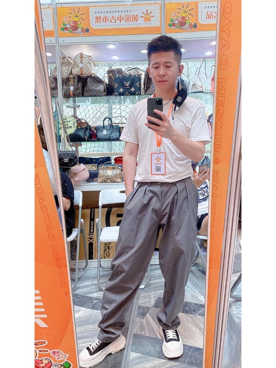 nanfen9998's tweet photo. 跟我在一起喝黑咖啡都不用加奶和糖的，因为我奶甜奶甜的😏 https://t.co/UD2DHMukGg