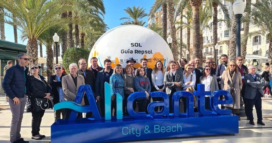 Acecova's tweet photo. #Acecova continúa con su apuesta para acercar el mundo gastronómico y turístico a las personas afectadas de enfermedad #celíaca. Para ello, el Presidente de Acecova, asistió ayer en #Alicante a la presentación de la Gala de los #SolesRepsol https://t.co/KjEu1zzk33
@FACEceliacos https://t.co/lLn0iZlEf5