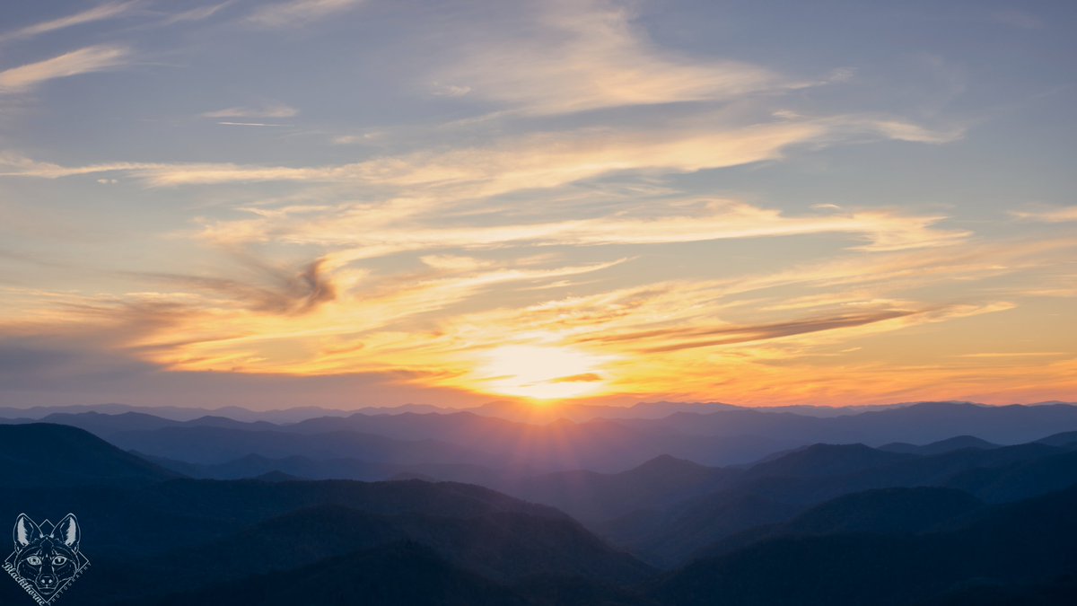 Setting Sunburst, Blue Ridge Parkway, North Carolina

Read More At:
blackthornephoto.com

#photography #landscapephotography #Appalachia #GSM #GreatSmokeyMountains #BlueRidgeParkway #Summer #Sunstar #Gradient #WesternCarolina #blackthornephoto