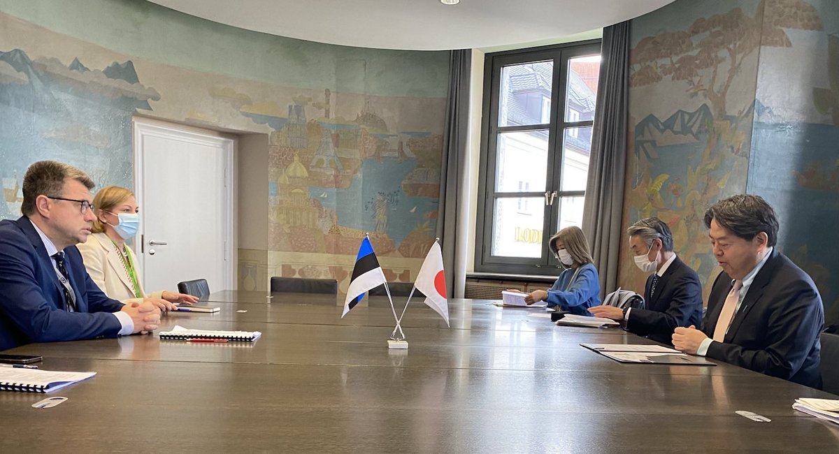 レインサル🇪🇪 <a href="/UrmasReinsalu/">Urmas Reinsalu</a> 外務大臣と林外務大臣🇯🇵は今日、ミュンヘン安全保障会議の傍らで会談を行い、欧州とインド太平洋地域の治安情勢について議論を交わしました。 <a href="/MunSecConf/">Munich Security Conference</a> #MSC2023 <a href="/hayashi09615064/">林芳正</a> <a href="/MofaJapan_jp/">外務省</a> <a href="/MFAestonia/">Estonian MFA 🇪🇪 | 🌻 #StandWithUkraine</a>