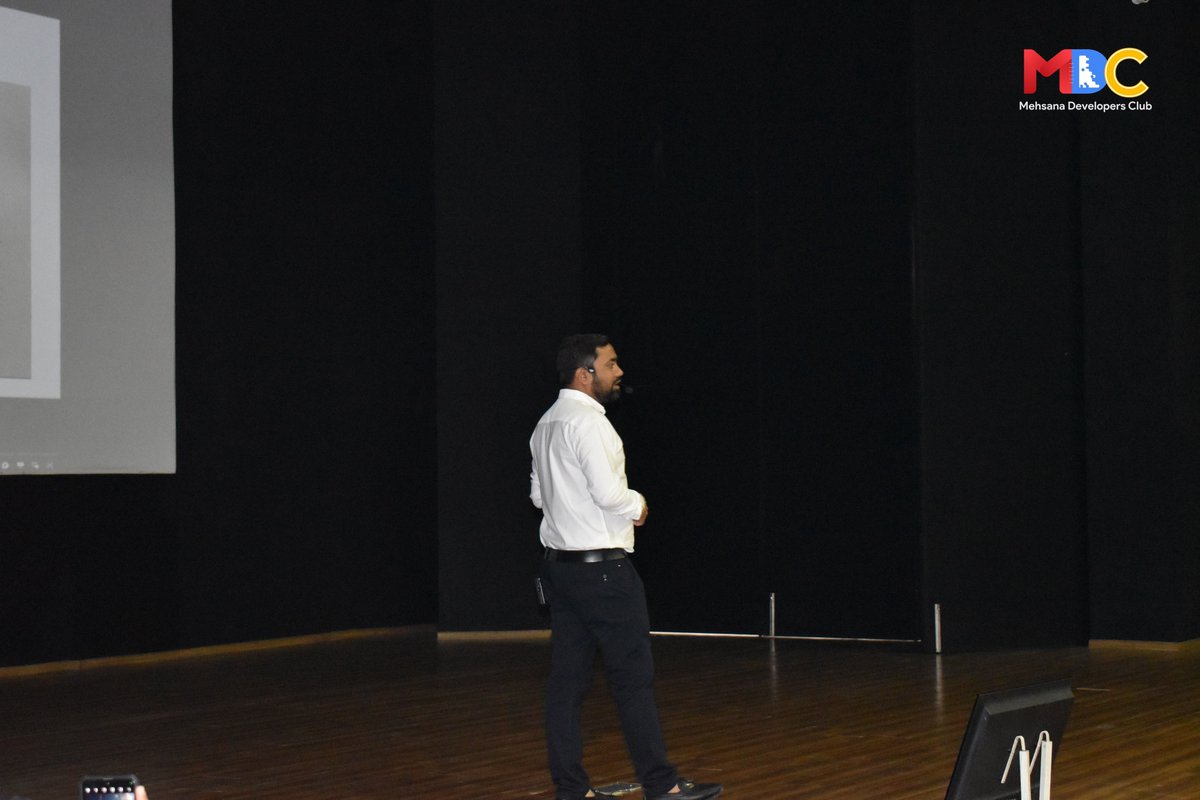 Mehdevclub's tweet photo. .@pareshmayani's amazing session on Startup at Devloop 2.0 was packed with insights and strategies for success.

#devloop | #mehdevclub | #mdc | #mehsana https://t.co/me0RsUP06H