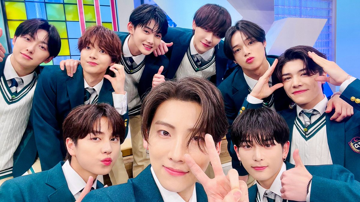 ANDTEAMFR_FAN's tweet photo. 🫧| 𝙏𝙍𝘼𝘿𝙐𝘾𝙏𝙄𝙊𝙉
« 23.02.18
Aujourd'hui, &TEAM Gakuen a atteint son tour final.📺
Merci beaucoup à LUNÉ qui a regardé &TEAM d'avant ses débuts à maintenant.💓
À bientôt au 2ème semestre ! »
••🐧
©️: @andTEAMofficial
#andTEAM #AUDITIONTheHowling #LUNÉ #TheHowling_ME https://t.co/pBwGA1iUZf