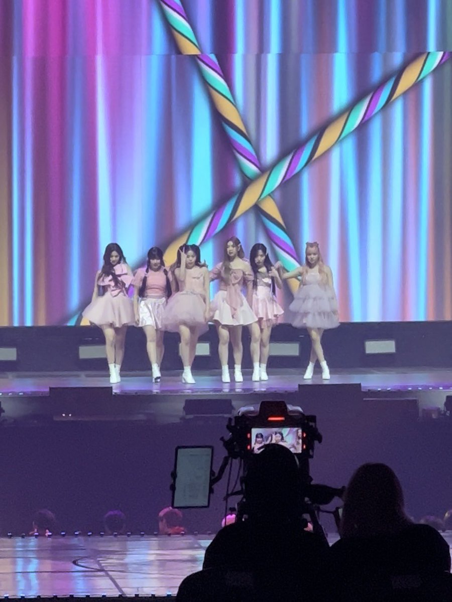 Celeb on Twitter "NMIXX performs "O.O" and "Dice" on stage!! CIRCLECHARTMUSICAWARDS CIRCLECHART"