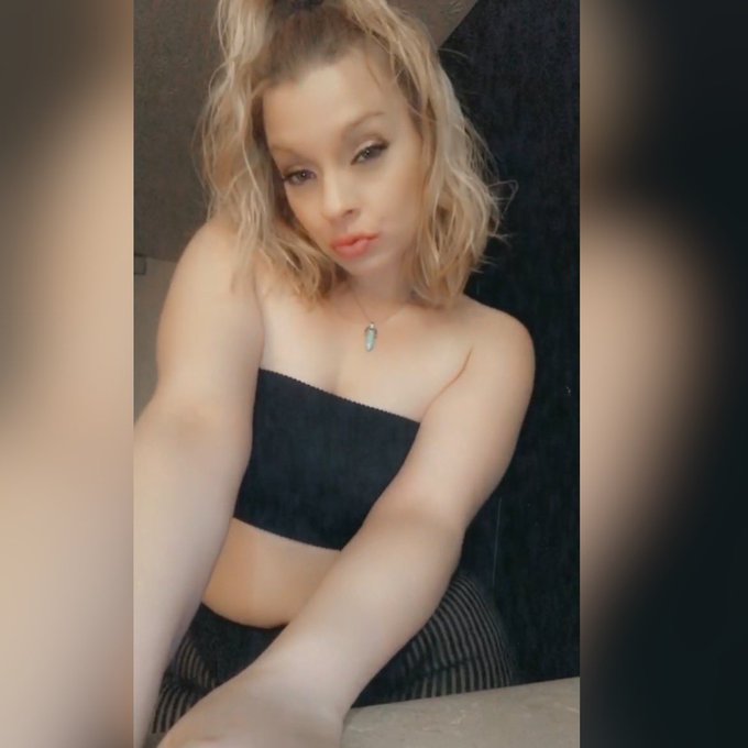 Good morning 💋💋#wakeup #trending  #followme #blonde #pretty #creator #snapchat : misssnowalot #instagram<a href="/tag/wakeup"class="tags">#wakeup</a><a href="/tag/trending"class="tags">#trending</a><a href="/tag/followme"class="tags">#followme</a><a href="/tag/blonde"class="tags">#blonde</a><a href="/tag/snapchat"class="tags"><span>#snapchat</span></a><a href="/tag/instagram"class="tags"><span>#instagram</span></a><a href="/tag/pretty"class="tags"><span>#pretty</span></a><a href="/tag/creator"class="tags"><span>#creator</span></a>