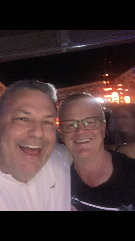 How bloody lucky am I to bump into this legend! Love you bro! <a href="/RumandRacing/">Hilly</a>