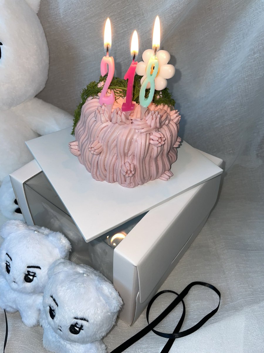 icebear_chew's tweet photo. #HAPPY_VERNON_DAY 

🐻‍❄️🎂 https://t.co/DA1yI6Jani