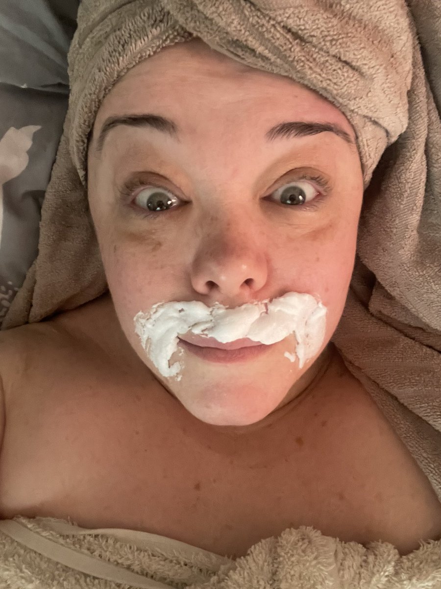 Reallisariley's tweet photo. 🤣Yes that Saturday morning ritual that needs to be done about every 6 to 7 weeks-otherwise-as I discovered yesterday in selfies you look like you have brown gravy on your top lip in photos 🤣PMSL!!I love the glamour of it all!🤣 #saturday #toplip  #bleach #bleaching #hair #away https://t.co/FQqzEBUquH