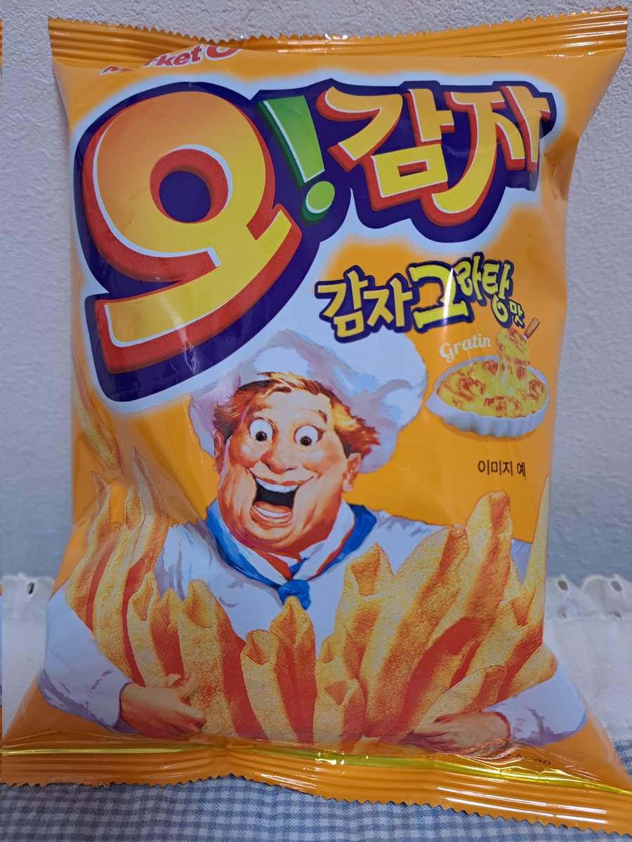 bigeastchego's tweet photo. 오 감자 は随分前のユノドラマ「地面にヘディング」で知ってから聖地に来ると買うんだけどめっちゃ久しぶり😋
マカロンはチャンミンの顔は食べられないっていつも買わなかったのにごめんね🙇🏻♀️と言いながらペロリ🤣
#영원의_1등성_창민아생일축하해
#Sweet_Maxday_021
#私の宝物チャンミンが生まれた日 https://t.co/bCO4ZFB8i2