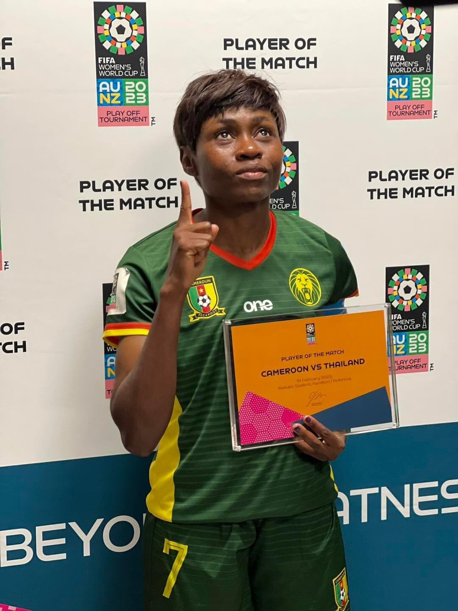 🚨🚨🚨#INSTANTS_RECOMPENSE🔥🔥🔥 : Aboudi Onguene a été logiquement désignée Femme du Match Cameroun - Thaïlande. 📜🇨🇲

📷 @LionnesIndompt1 

#FIFAWWC2023Q #Instants_Sport