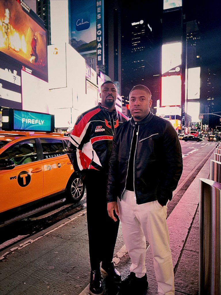 studiobrosmusic's tweet photo. Times Square 🇺🇸 https://t.co/g4S5CIWyDF