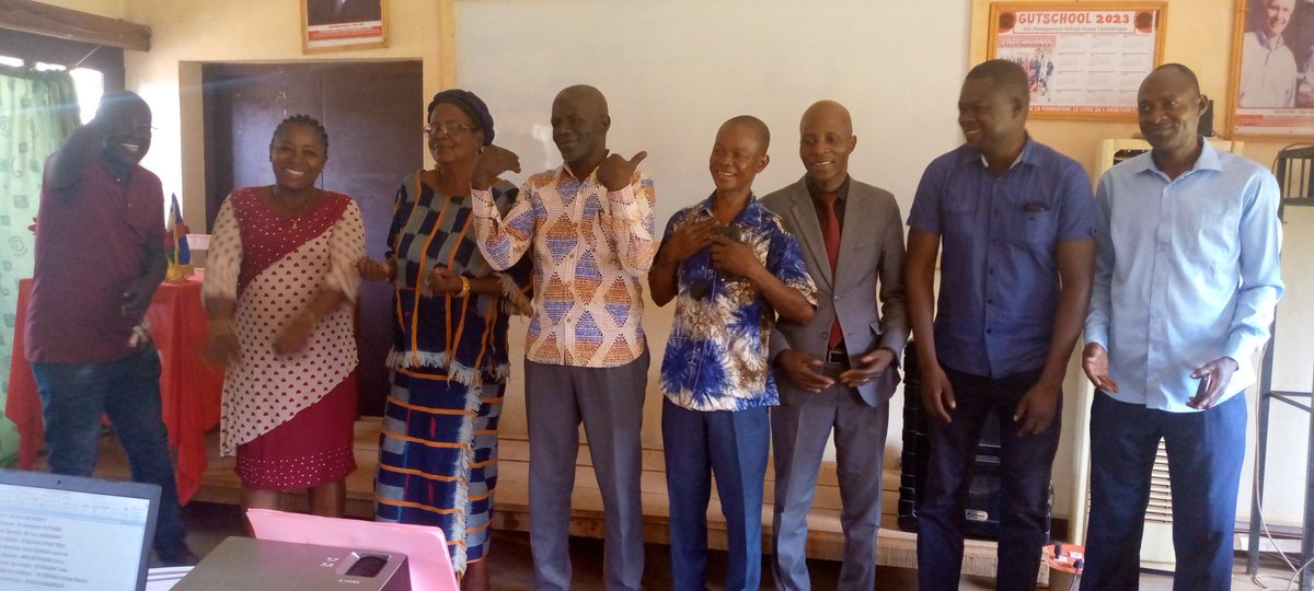 GUTSCHOOL's tweet photo. Deuxième assemblée générale de l'Association des Parents d'Etudiants de #GUTSCHOOL #APEG dans le but d'amender le #Règlement_Intérieur et les #Statuts et d'élire le Bureau exécutif de la dite #association
#ambiance
#photo_de_famille https://t.co/r0JgfmIEuA