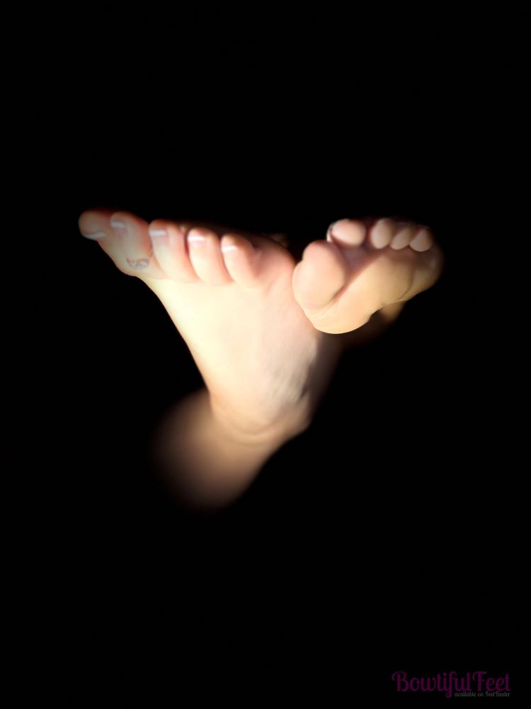 BowtifulFeet's tweet photo. Glamour shot of my feet, what should I do next? #feetpics #model #pedicure #feetfinder #toerings https://t.co/wcMrtmM2qe
